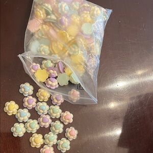 Pastel Flower-Shaped flat back charms flower with heart 116 total